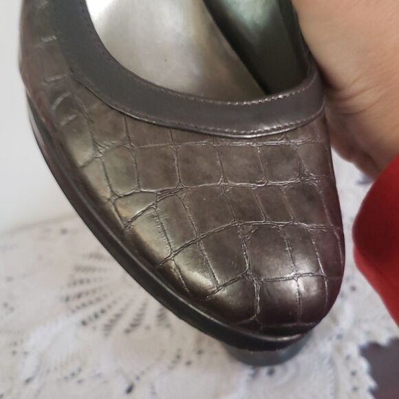 Pretty Anne Klein Snakeskin Pattern Brown Heels Sz 8.5M - Picture 3 of 7
